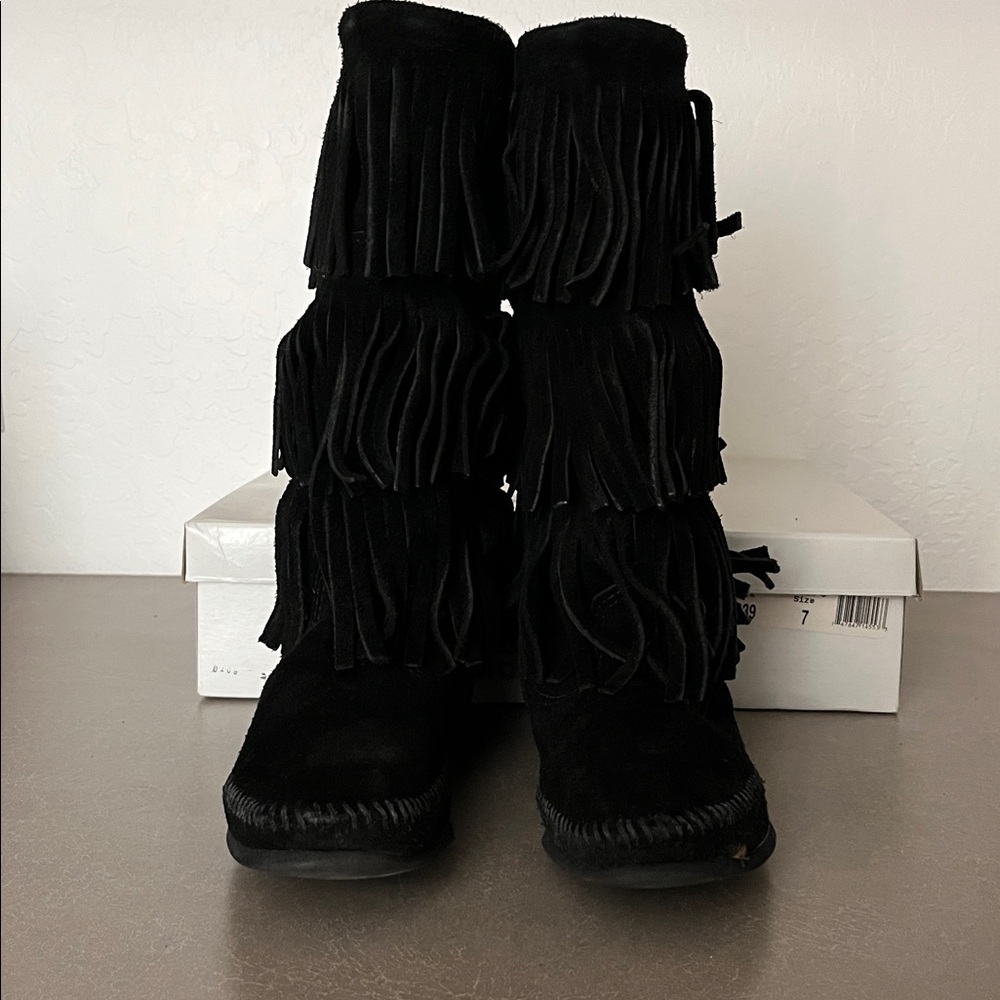 Minnetonka 3 tier black suede fringe boot - Picture 4 of 12